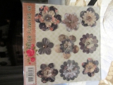 DS94308 Paper Flowers 9 St�ck mit Brads